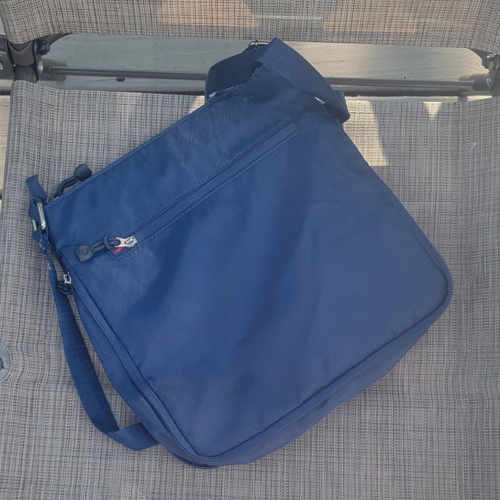 Stylish Navy Crossbody Bag - Picture 3 of 4